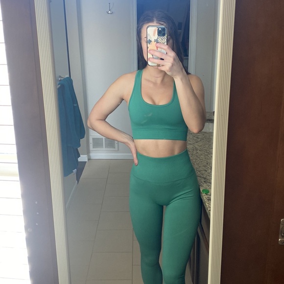 Workout set: leggings and sports bra - Picture 5 of 5